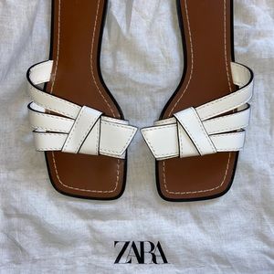 Size 6.5 (37) Slightly used top stitched flat sandal white
